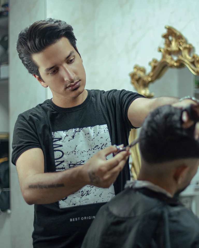 اولین آموزشگاه پیرایش مردانه در اصفهان – آموزشگاه صالح 09130601678